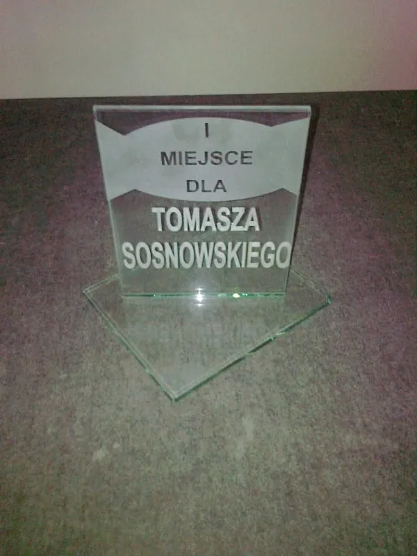 Statuetka szklana z piaskowaną dedykacją
